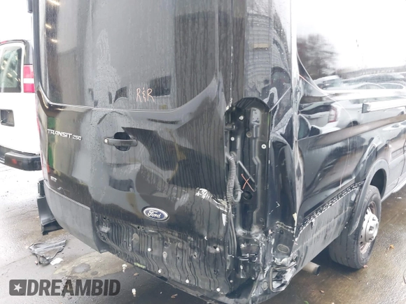2022 Ford Transit Cargo z VIN 1FTBR3U85NKA64644, wystawiony jako IAAI lot #41006811 z przebiegiem 101 658 mil mil oraz . Historia ofert i sprzedaży dostępna na DreamBid. Obrazek 19.