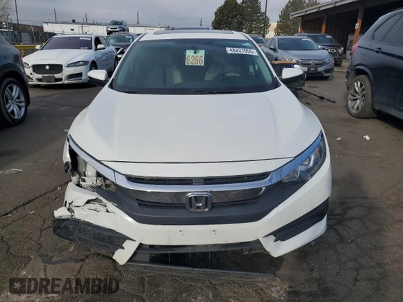2017 Honda Civic EX z VIN 19XFC2F7XHE209024, wystawiony jako Copart lot #48227055 z przebiegiem 66 661 mil mil oraz Szkody całkowita. Historia ofert i sprzedaży dostępna na DreamBid. Obrazek 5.