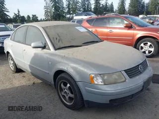 2000 Volkswagen Passat z VIN WVWMA23BXYP229487, wystawiony jako IAAI lot #41383885 z przebiegiem 163 969 mil mil oraz . Historia ofert i sprzedaży dostępna na DreamBid. Obrazek 1.