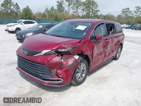 2022 Toyota Sienna XLE with VIN 5TDJRKEC4NS096888, listed as a IAAI auction lot 41901904 with 56,952 mi miles. Bid and sale history available at carsss.com. Image 2.