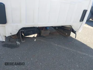 1999 Chevrolet Silverado 2500 z VIN 1GBGC24U2XE246595, wystawiony jako IAAI lot #41865596 z przebiegiem Nie podano mil oraz . Historia ofert i sprzedaży dostępna na DreamBid. Obrazek 19.