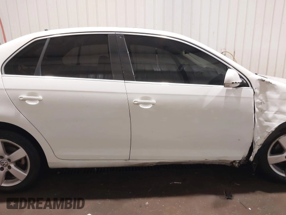 2008 Volkswagen Jetta Sedan SE with VIN 3VWRM71K98M015672, listed as a IAAI auction lot 41275576 with 161,131 mi miles. Bid and sale history available at carsss.com. Image 13.