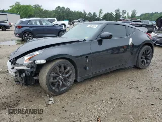 2020 Nissan 370Z z VIN JN1AZ4EH2LM820841, wystawiony jako Copart lot #57067025 z przebiegiem 54 921 mil mil oraz Szkoda całkowita • Salvage title. Historia ofert i sprzedaży dostępna na DreamBid. Obrazek 1.