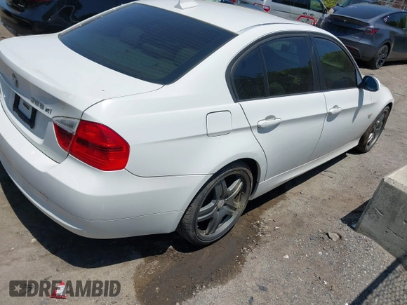 2008 BMW 3 Series 328xi with VIN WBAVC73508KX90393, listed as a IAAI auction lot 42551963 with 166,755 mi miles and . Bid and sale history available at DreamBid. Image 4.