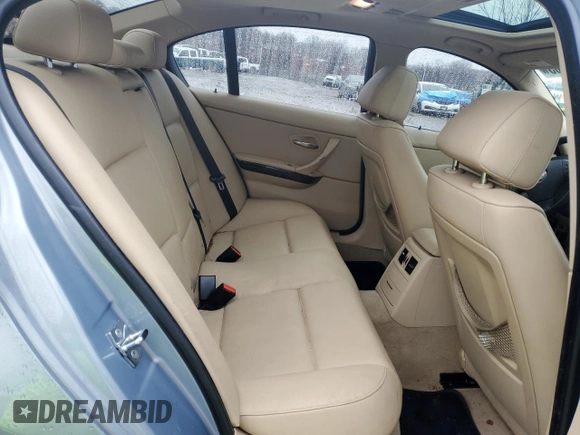 2008 BMW 3 Series 328xi z VIN WBAVC93568K040752, wystawiony jako Copart lot #45042605 z przebiegiem 162 092 mil mil oraz Czysty tytuł • Clean title. Historia ofert i sprzedaży dostępna na DreamBid. Obrazek 10.