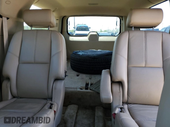 2008 Chevrolet Suburban LTZ z VIN 1GNFK16308R212830, wystawiony jako Copart lot #56477205 z przebiegiem 218 676 mil mil oraz Czysty tytuł • Clean title. Historia ofert i sprzedaży dostępna na DreamBid. Obrazek 10.