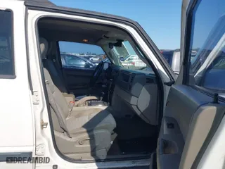 2007 Jeep Commander Sport with VIN 1J8HH48K07C587312, listed as a IAAI auction lot 42004278 with 208,390 mi miles. Bid and sale history available at carsss.com. Image 5.