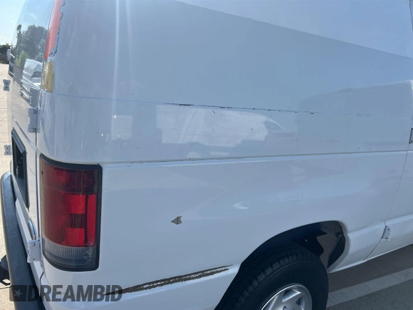 2012 Ford Econoline Cargo Recreational z VIN 1FTNE2EW6CDB01590, wystawiony jako IAAI lot #42526476 z przebiegiem 150 377 mil mil oraz . Historia ofert i sprzedaży dostępna na DreamBid. Obrazek 13.