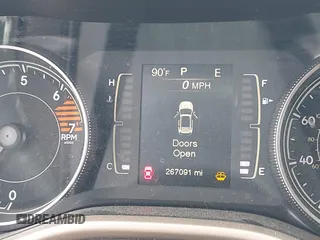 2017 Jeep Cherokee Latitude z VIN 1C4PJMCB0HW632246, wystawiony jako IAAI lot #42529014 z przebiegiem 267 091 mil mil oraz . Historia ofert i sprzedaży dostępna na DreamBid. Obrazek 15.
