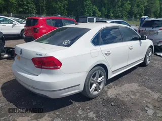 2014 Volkswagen Passat SEL Premium z VIN 1VWCN7A38EC069585, wystawiony jako IAAI lot #42236658 z przebiegiem 62 861 mil mil oraz . Historia ofert i sprzedaży dostępna na DreamBid. Obrazek 4.