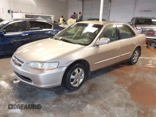 2000 Honda Accord SE с VIN 1HGCG5673YA051154, выставлен на аукционе IAAI как лот 41382000 с пробегом 272 554 миль миль и . История ставок и продаж доступна на DreamBid. Изображение 18.