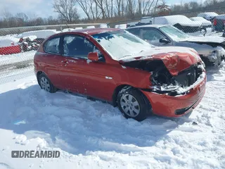 2011 Hyundai Accent GS z VIN KMHCM3AC9BU187919, wystawiony jako IAAI lot #41585052 z przebiegiem 77 157 mil mil oraz . Historia ofert i sprzedaży dostępna na DreamBid. Obrazek 1.