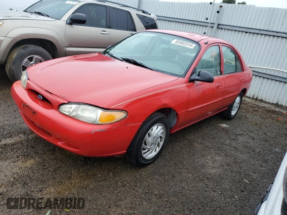 1998 Ford Escort SE z VIN 1FAFP13P9WW215988, wystawiony jako Copart lot #83483314 z przebiegiem 104 796 mil mil oraz Szkody całkowita. Historia ofert i sprzedaży dostępna na DreamBid. Obrazek 1.