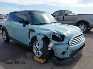 2012 MINI Hardtop z VIN WMWSU3C5XCT543913, wystawiony jako IAAI lot #42344874 z przebiegiem 108 245 mil mil oraz . Historia ofert i sprzedaży dostępna na DreamBid. Obrazek 6.