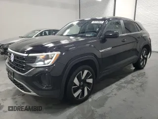 2024 Volkswagen Atlas SE z VIN 1V2HE2CA2RC231772, wystawiony jako Copart lot #58084705 z przebiegiem 61 694 mil mil oraz Czysty tytuł • Clean title. Historia ofert i sprzedaży dostępna na DreamBid. Obrazek 1.