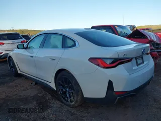 2023 BMW i4 eDrive40 z VIN WBY73AW07PFP43618, wystawiony jako IAAI lot #41366523 z przebiegiem Nie podano mil oraz . Historia ofert i sprzedaży dostępna na DreamBid. Obrazek 3.