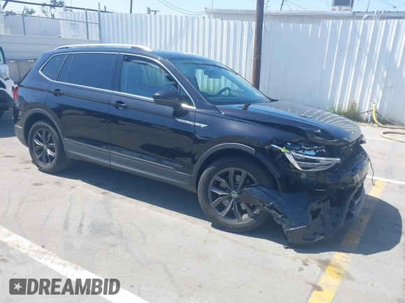 2022 Volkswagen Tiguan SE with VIN 3VV3B7AX3NM016534, listed as a IAAI auction lot 42354264 with 33,700 mi miles and . Bid and sale history available at DreamBid. Image 1.