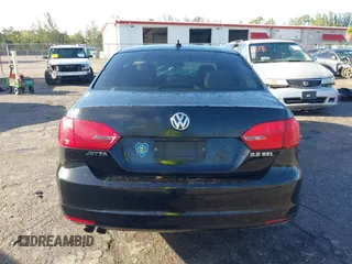 2011 Volkswagen Jetta SEL z VIN 3VWLX7AJ4BM335798, wystawiony jako IAAI lot #41664073 z przebiegiem 209 080 mil mil oraz . Historia ofert i sprzedaży dostępna na DreamBid. Obrazek 16.
