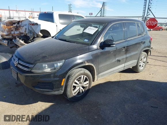 2013 Volkswagen Tiguan S z VIN WVGAV3AXXDW594680, wystawiony jako IAAI lot #41652323 z przebiegiem 136 382 mil mil oraz . Historia ofert i sprzedaży dostępna na DreamBid. Obrazek 2.