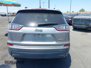 2019 Jeep Cherokee Latitude z VIN 1C4PJLCB8KD241701, wystawiony jako IAAI lot #42407536 z przebiegiem 59 006 mil mil oraz . Historia ofert i sprzedaży dostępna na DreamBid. Obrazek 17.