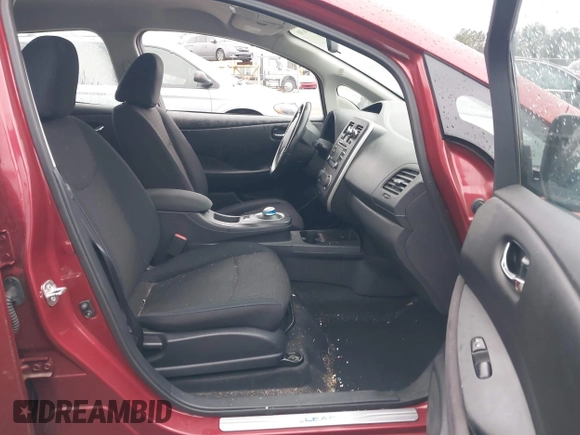 2015 Nissan LEAF S with VIN 1N4AZ0CP1FC311520, listed as a IAAI auction lot 41571630 with 58,800 mi miles. Bid and sale history available at carsss.com. Image 5.