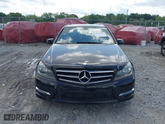 2014 Mercedes-Benz C 250 Sport z VIN WDDGF4HB0EA966267, wystawiony jako IAAI lot #42133802 z przebiegiem 62 494 mil mil oraz . Historia ofert i sprzedaży dostępna na DreamBid. Obrazek 12.