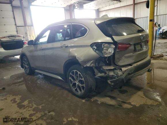2022 BMW X1 xDrive28i with VIN WBXJG9C05N5U85555, listed as a Copart auction lot 43398955 with 17,461 mi miles and Salvage Title. Bid and sale history available at carsss.com. Image 2.