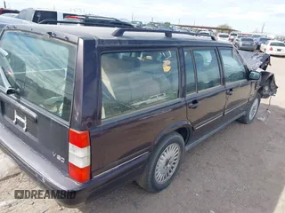 1998 Volvo V90 z VIN YV1KW9601W1046355, wystawiony jako IAAI lot #41518241 z przebiegiem 236 321 mil mil oraz . Historia ofert i sprzedaży dostępna na DreamBid. Obrazek 4.