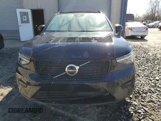 2024 Volvo XC40 Core Bright Theme z VIN YV4L12UK8R2334535, wystawiony jako Copart lot #50716025 z przebiegiem 22 014 mil mil oraz Czysty tytuł • Clean title. Historia ofert i sprzedaży dostępna na DreamBid. Obrazek 5.