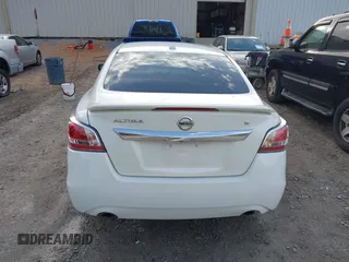 2015 Nissan Altima 2.5 S with VIN 1N4AL3AP8FC160830, listed as a IAAI auction lot 41561952 with 209,134 mi miles. Bid and sale history available at carsss.com. Image 17.