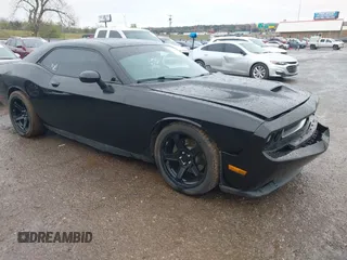 2013 Dodge Challenger R/T z VIN 2C3CDYBT4DH560147, wystawiony jako IAAI lot #41966082 z przebiegiem 132 373 mil mil oraz . Historia ofert i sprzedaży dostępna na DreamBid. Obrazek 1.