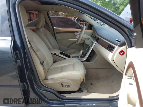 2011 Volvo S80 3.2L with VIN YV1952AS1B1138075, listed as a IAAI auction lot 41918597 with 192,441 mi miles. Bid and sale history available at carsss.com. Image 5.