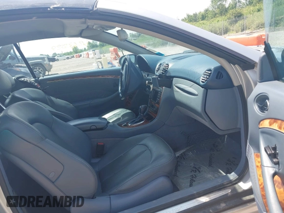 2004 Mercedes-Benz CLK 500 z VIN WDBTK75G04T024842, wystawiony jako IAAI lot #42635529 z przebiegiem 103 562 mil mil oraz . Historia ofert i sprzedaży dostępna na DreamBid. Obrazek 5.