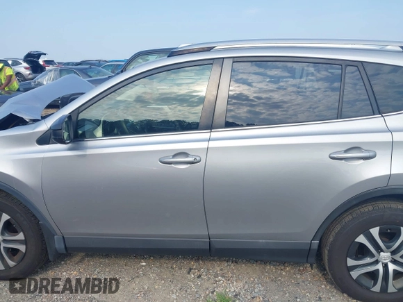 2018 Toyota RAV4 LE z VIN JTMBFREV7JJ250802, wystawiony jako IAAI lot #42578008 z przebiegiem 145 952 mil mil oraz . Historia ofert i sprzedaży dostępna na DreamBid. Obrazek 15.
