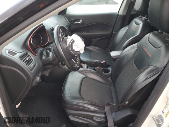 2019 Jeep Compass Trailhawk z VIN 3C4NJDDB4KT740047, wystawiony jako Copart lot #86834404 z przebiegiem 108 201 mil mil oraz Szkoda całkowita • Salvage title. Historia ofert i sprzedaży dostępna na DreamBid. Obrazek 7.