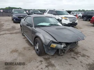 2003 Ford Mustang Standard z VIN 1FAFP40473F383331, wystawiony jako IAAI lot #42128521 z przebiegiem 226 165 mil mil oraz . Historia ofert i sprzedaży dostępna na DreamBid. Obrazek 1.