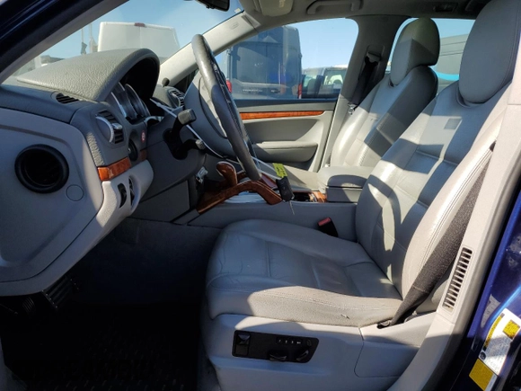 2009 Porsche Cayenne S with VIN WP1AB29P69LA42936, listed as a Copart auction lot 73586884 with 163,759 mi miles and Clean title. Bid and sale history available at DreamBid. Image 7.