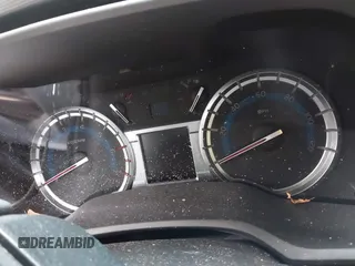 2018 Toyota 4Runner SR5 z VIN JTEBU5JR2J5563719, wystawiony jako IAAI lot #41795840 z przebiegiem Nie podano mil oraz . Historia ofert i sprzedaży dostępna na DreamBid. Obrazek 7.