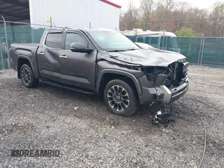 2024 Toyota Tundra Limited Hybrid z VIN 5TFJC5DB9RX062196, wystawiony jako IAAI lot #42076371 z przebiegiem 35 545 mil mil oraz . Historia ofert i sprzedaży dostępna na DreamBid. Obrazek 1.