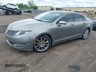 2015 Lincoln MKZ z VIN 3LN6L2J99FR604385, wystawiony jako IAAI lot #42332078 z przebiegiem 116 862 mil mil oraz . Historia ofert i sprzedaży dostępna na DreamBid. Obrazek 17.