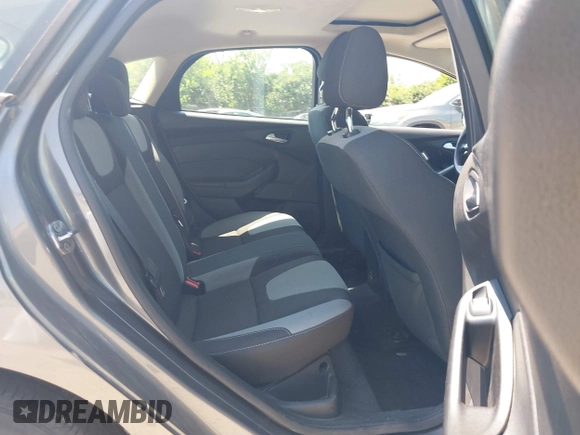 2012 Ford Focus SE z VIN 1FAHP3K28CL229646, wystawiony jako IAAI lot #42491915 z przebiegiem 174 105 mil mil oraz . Historia ofert i sprzedaży dostępna na DreamBid. Obrazek 8.