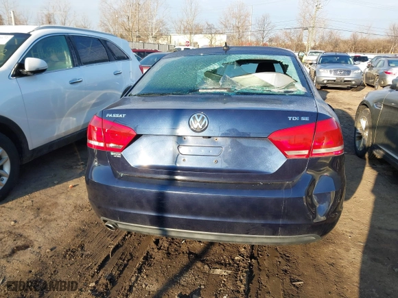 2015 Volkswagen Passat 2.0L TDI SE w/Sunroof with VIN 1VWBV7A34FC021031, listed as a IAAI auction lot 41601548 with 173,402 mi miles. Bid and sale history available at carsss.com. Image 16.
