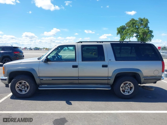 1999 GMC Suburban with VIN 3GKFK16R0XG511301, listed as a IAAI auction lot 41946753 with 231,650 mi miles. Bid and sale history available at carsss.com. Image 14.