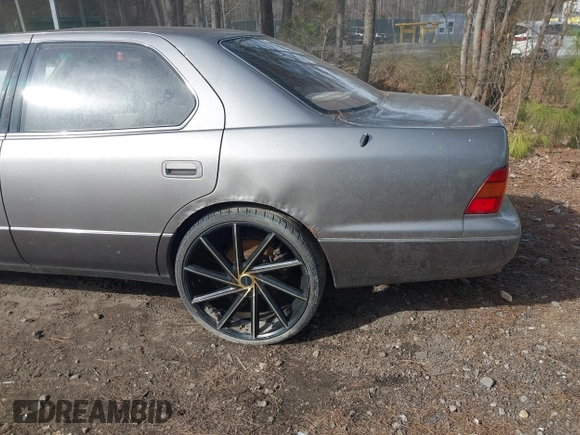 1995 Lexus LS 400 z VIN JT8UF22E9S0018339, wystawiony jako IAAI lot #41848747 z przebiegiem Nie podano mil oraz . Historia ofert i sprzedaży dostępna na DreamBid. Obrazek 6.
