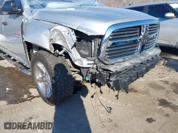 2013 Ram 1500 Express z VIN 1C6RR6KT8DS571308, wystawiony jako IAAI lot #41283164 z przebiegiem 134 173 mil mil oraz . Historia ofert i sprzedaży dostępna na DreamBid. Obrazek 17.