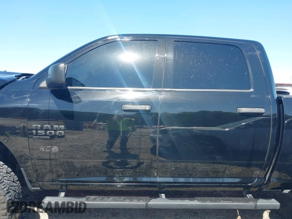 2019 Ram 1500 Tradesman z VIN 1C6RR7KG9KS709945, wystawiony jako IAAI lot #42134420 z przebiegiem 69 846 mil mil oraz . Historia ofert i sprzedaży dostępna na DreamBid. Obrazek 14.