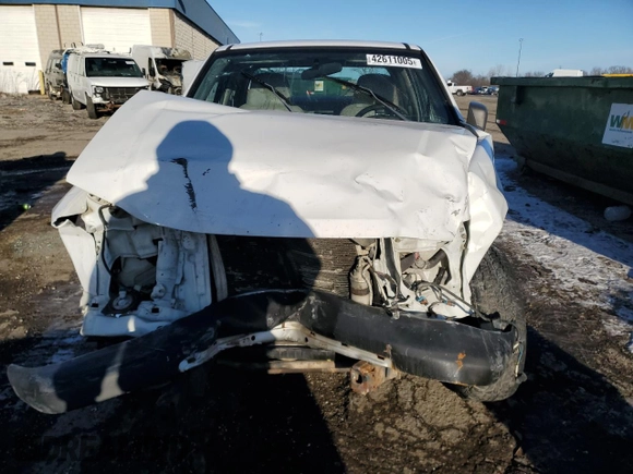 2005 GMC Canyon SLE Z85 with VIN 1GTCS196458250905, listed as a Copart auction lot 42611005 with 0 mi miles and Salvage Title. Bid and sale history available at carsss.com. Image 5.