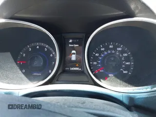 2013 Hyundai Santa Fe Sport z VIN 5XYZU3LA4DG087841, wystawiony jako IAAI lot #42238197 z przebiegiem 160 888 mil mil oraz . Historia ofert i sprzedaży dostępna na DreamBid. Obrazek 7.