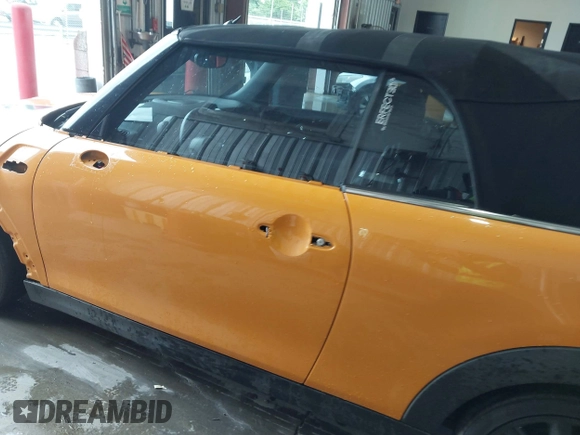 2017 MINI Convertible Cooper S z VIN WMWWG9C31H3C81428, wystawiony jako IAAI lot #42192920 z przebiegiem 75 861 mil mil oraz . Historia ofert i sprzedaży dostępna na DreamBid. Obrazek 15.
