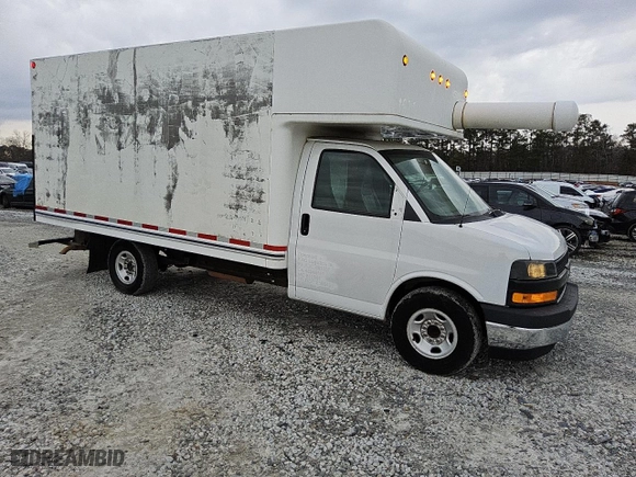 2018 Chevrolet Express Commercial Cutaway with VIN 1GB0GSFG7J1333212, listed as a Copart auction lot 88714125 with 468,934 mi miles and Clean Title. Bid and sale history available at carsss.com. Image 4.
